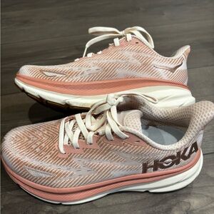 HOKA Clifton’s size 6.5
